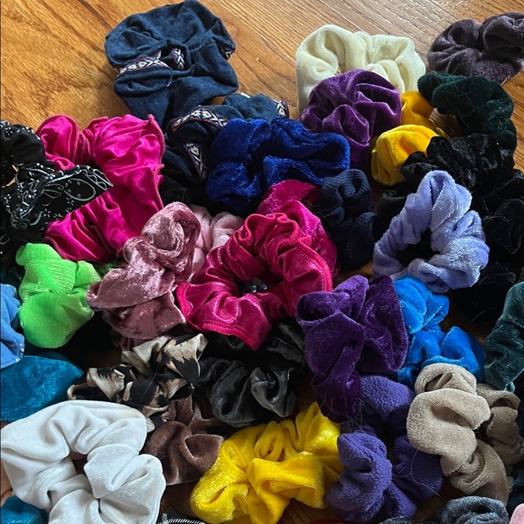 Colorful Scrunchie Set - Picture 4 of 4